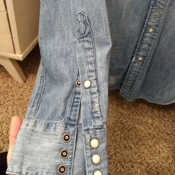 NWT Distressed Blue Jean Button Up - Picture 6 of 8